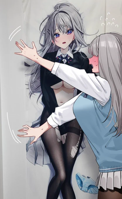 今回の個展では志乃ちゃんの"初"抱き枕カバーも展示してます………(BOOTHで9/20まで受注販売中もある) 