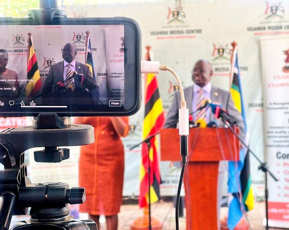 UgandaMediaCent's tweet photo. Odongo: A total of one million, two hundred twenty-four thousand, three hundred seventy-one (1,224,371) candidates have registered for all three levels of the final examinations, from 20,921 centers. Of the total candidature, 51% are females, while 49% are males #UNEBTimetable23 https://t.co/oB0f3uvXSD