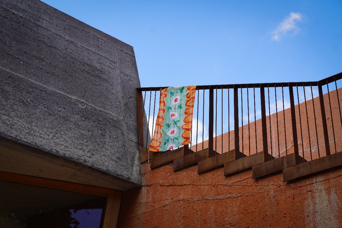 espai_crater's tweet photo. 🎉 A Olot estem de festa! Avui comencen les @FestesdelTura! 

👀 Els domassos de @lacomarcadolot @ferran_coves han aparegut per alguns racons de l'Espai Cràter... Ara només queda gaudir de la festa major!

 🌋 Us recoredem que obrim cada dia!

➡️ https://t.co/i91uVqw0S8 https://t.co/fAyBjiaKJ3