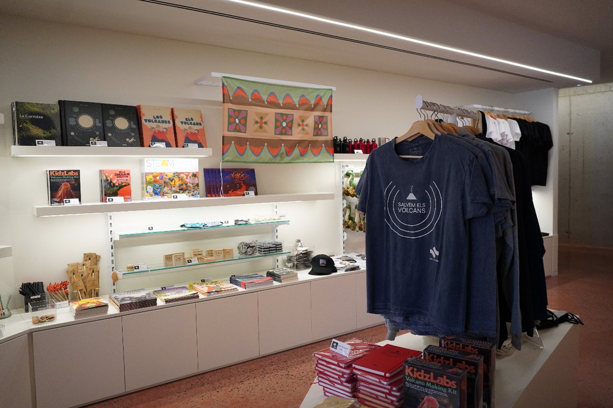 🎉 A Olot estem de festa! Avui comencen les <a href="/FestesdelTura/">Festes del Tura</a>! 

👀 Els domassos de @lacomarcadolot @ferran_coves han aparegut per alguns racons de l'Espai Cràter... Ara només queda gaudir de la festa major!

 🌋 Us recoredem que obrim cada dia!

➡️ espaicrater.com