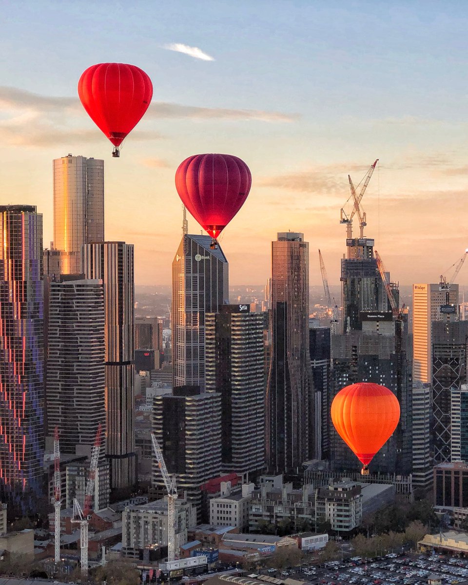 Did you know that Melbourne is the only major city in the world where you can balloon over the CBD? Talk about a unique perspective! 🌆 Tag your friends who need to see these breathtaking view for themselves!  📸@melbourne.with.me #globalballooning  globalballooning.com.au/?utm_content=s…
