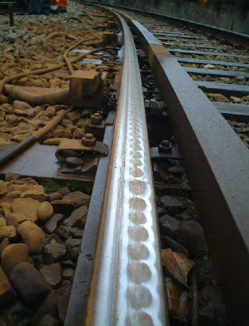 YuanJodie's tweet image. Rail corrugation wear is a common problem in the railway industry where irregular patterns or waves develop on the surface of the rails. 
Jodie Yuan
WhatsApp: +86 17343561537
export@linkagetrack.com

#railcorrugation #trackmaintenance #railwear #railgrinding #railgrinder