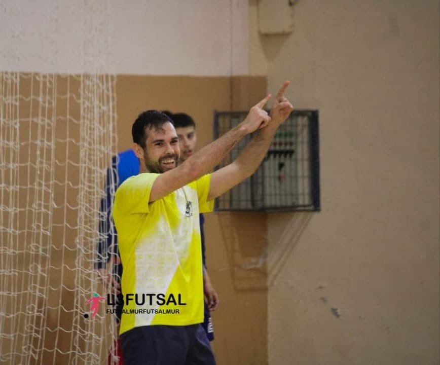 Hoy nos toca felicitar a nuestro killer, uno de los preferidos de la afición, porque se lo ha ganado. Un gran jugador, pero aún mejor persona. Un lujo para el Puntarron Futsal contar con el. A seguir sumando momentos y goles con nosotros. ¡¡¡Feliz cumpleaños Carlos!!! 🎂💪🏽💛