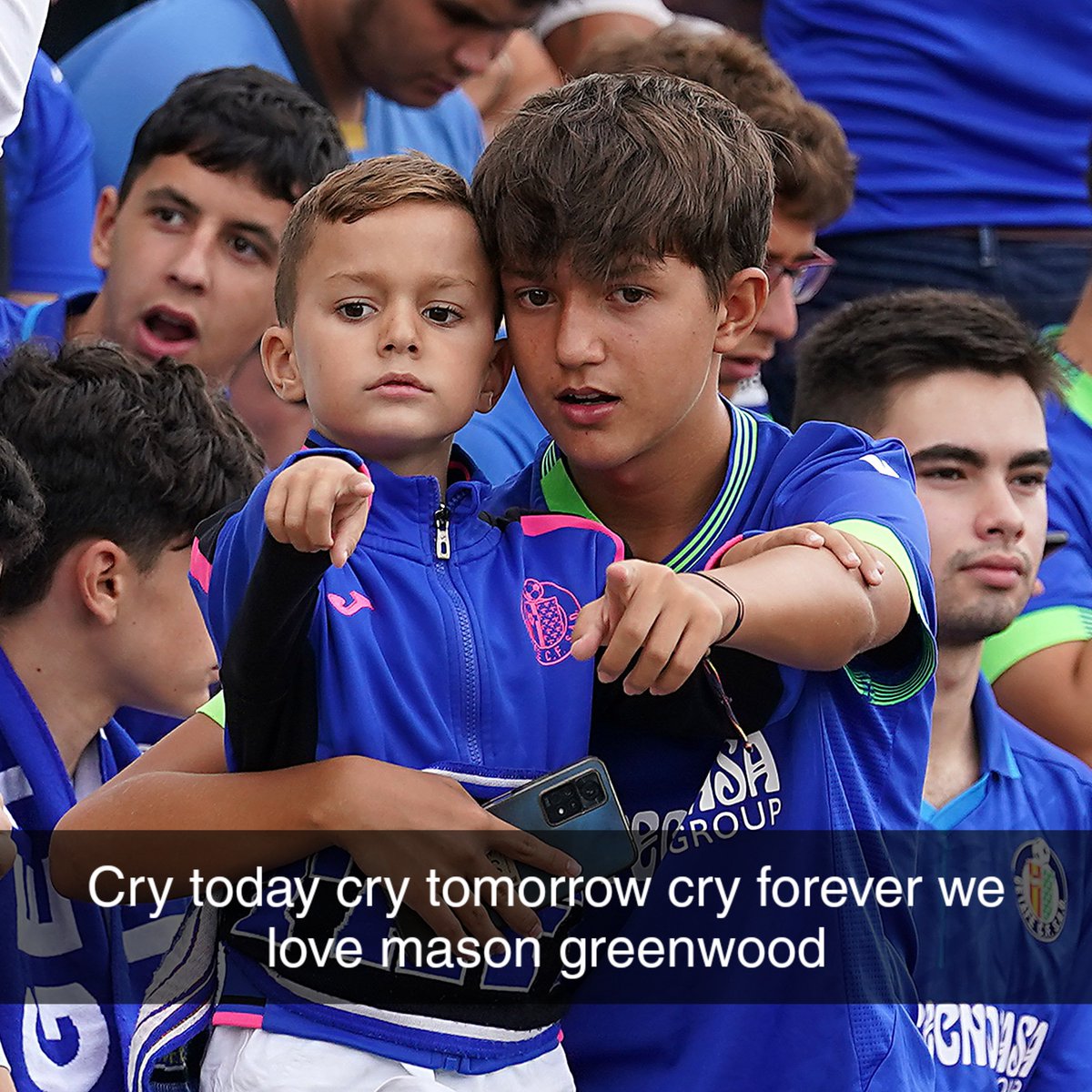 Hey! Look at Greenwood, making twitter feminists and judges cry all night yesterday from the corner!😭😂😂

#greenwood #getafe #mufc