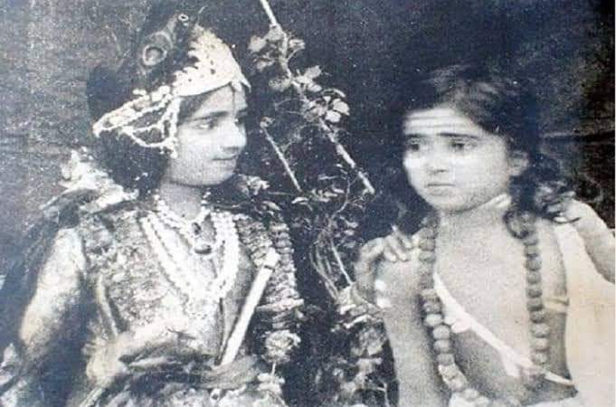 Guess who's playing Krishna and Sudama here ?