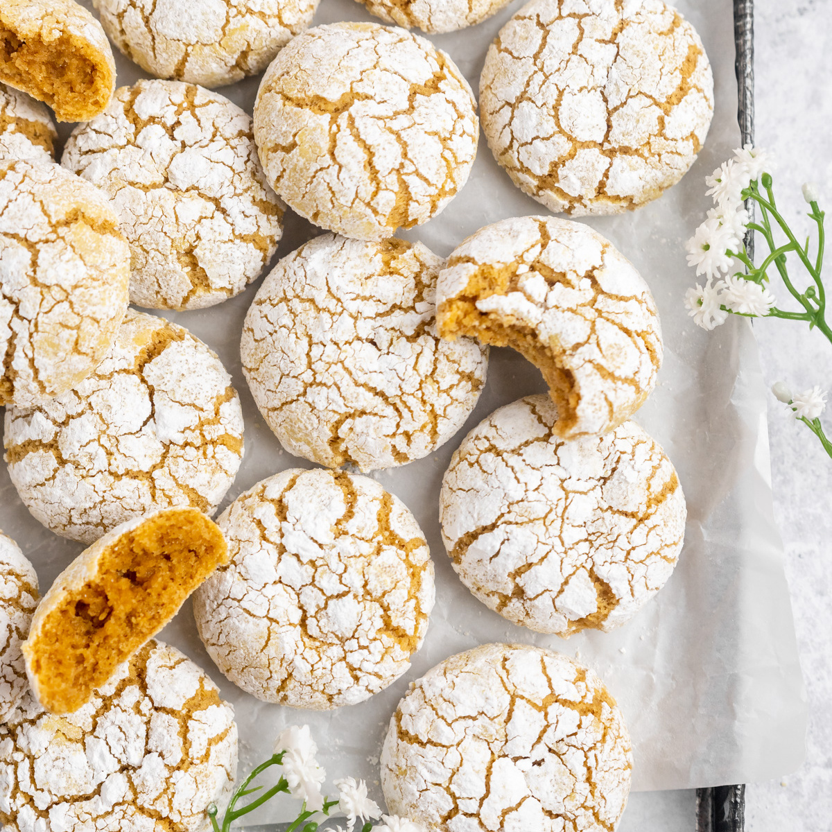 MarshasBakeBlog's tweet image. Pumpkin Crinkle Cookies – Deliciously thick, soft, and chewy pumpkin cookies that are perfectly spiced, and coated in icing sugar for a beautiful crinkled effect. These cookies are absolutely irresistible!

Recipe: marshasbakingaddiction.com/pumpkin-crinkl…