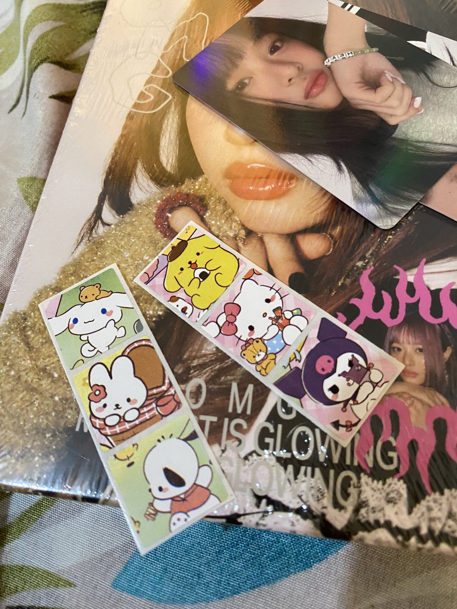 gleyanz's tweet photo. thank uuuuuaaaa i love the packaging so cute and nice😁😁👍 10/10 #frommallow @hellommallow <3 https://t.co/MKxJ5xzEk8