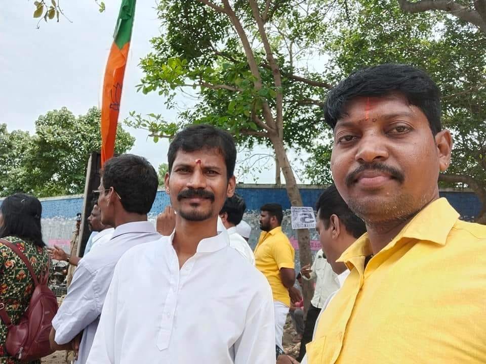 ChengaiNorthIT's tweet photo. செங்கல்பட்டு வடக்கு மாவட்டம் பாஜக  பட்டியல்அணி சார்பாக பட்டியல் சமுதாய மக்களுக்கு திமுக அரசு அளிக்கும் அநீதியை கண்டித்து,செங்கல்பட்டு பேருந்து நிலையம் அருகில் நடைபெற்ற பிச்சை அளிக்கும் ஆர்ப்பாட்டத்தில்,மறைமலர் நகர் மண்டல் சார்பாக கலந்து கொண்ட நிர்வாகிகள் அனைவருக்கும் நன்றி https://t.co/QTTQ7RoB2p