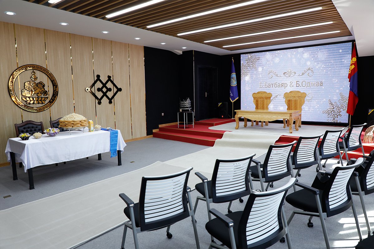 Манай баг хамт олон Тамгын газрын байрандаа ашиглалтаас гарсан хадгалах өрөөг засварлаж "Гэрлэх ёслолын өргөө"-г шинээр тохижуулж нээлтээ хийлээ. Нээлтийн арга хэмжээнд гурван хос гэрлэлтээ баталгаажуулж, гал голомтоо бадраалаа.