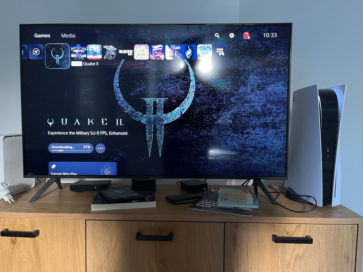 Только сегодня узнал, что на консолях вышла Quake II. OMG! Моя самая первая игра, в которую я поиграл на личном ПК давным-давно. Ушёл настальгировать.