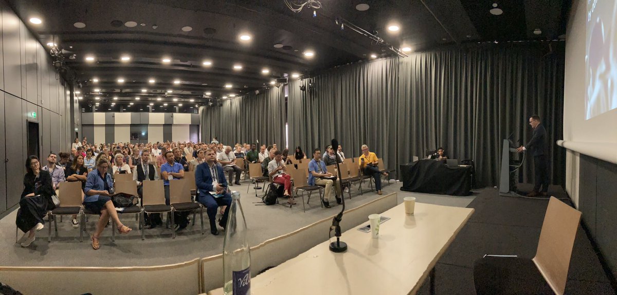 Benjamin Fox (@benjaminlukefox) on Twitter photo The amazing <a href="/LloydTurbitt/">Lloyd Turbitt</a> speaking to a packed crowd on local anaesthetic resistance: does it exist?
#esraworld2023 The amazing <a href="/LloydTurbitt/">Lloyd Turbitt</a> speaking to a packed crowd on local anaesthetic resistance: does it exist?
#esraworld2023