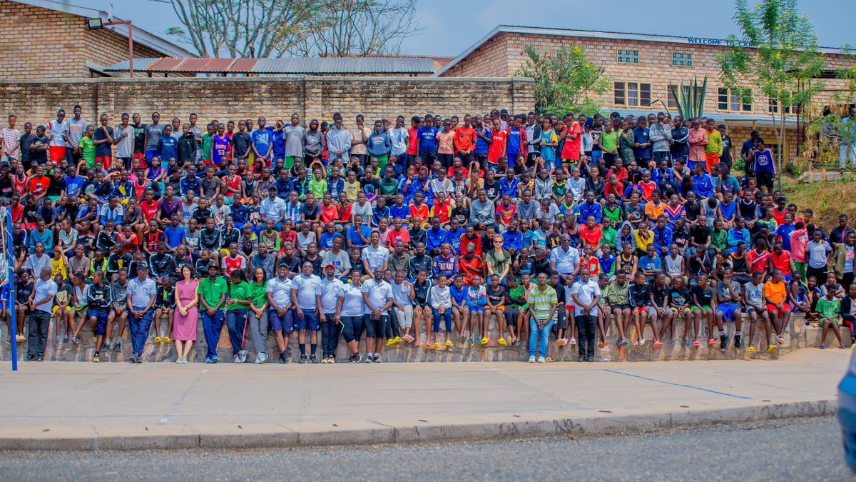 Rwanda_Sports's tweet image. Mu rwego rwo guteza imbere impano za Siporo mu bakiri bato, @Rwanda_Sports ifatanyije na @AFD_France binyuze mu #IsongaProgram; hari gukorwa ingando y&apos;imyitozo  mu ishuri Collège Christ-Roi @NyanzaDistrict. Iyi ngando ikaba yaritabiriwe n&apos;Abana b&apos;intyoza 502 mu mikino itandukanye