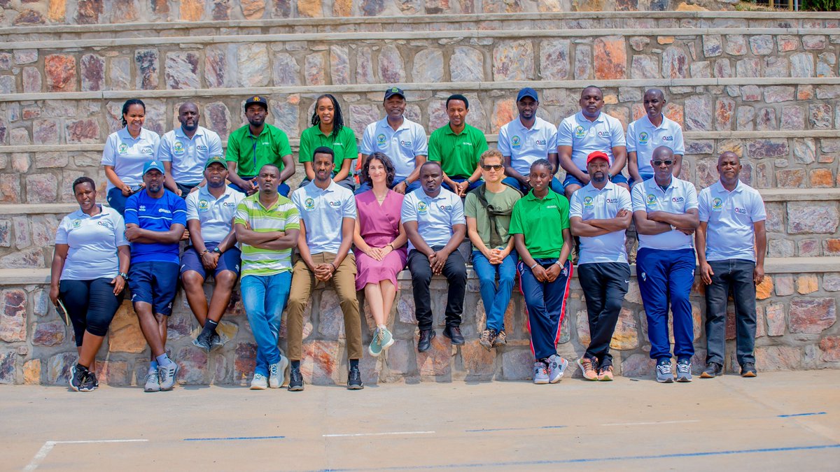 Rwanda_Sports's tweet image. Mu rwego rwo guteza imbere impano za Siporo mu bakiri bato, @Rwanda_Sports ifatanyije na @AFD_France binyuze mu #IsongaProgram; hari gukorwa ingando y&apos;imyitozo  mu ishuri Collège Christ-Roi @NyanzaDistrict. Iyi ngando ikaba yaritabiriwe n&apos;Abana b&apos;intyoza 502 mu mikino itandukanye