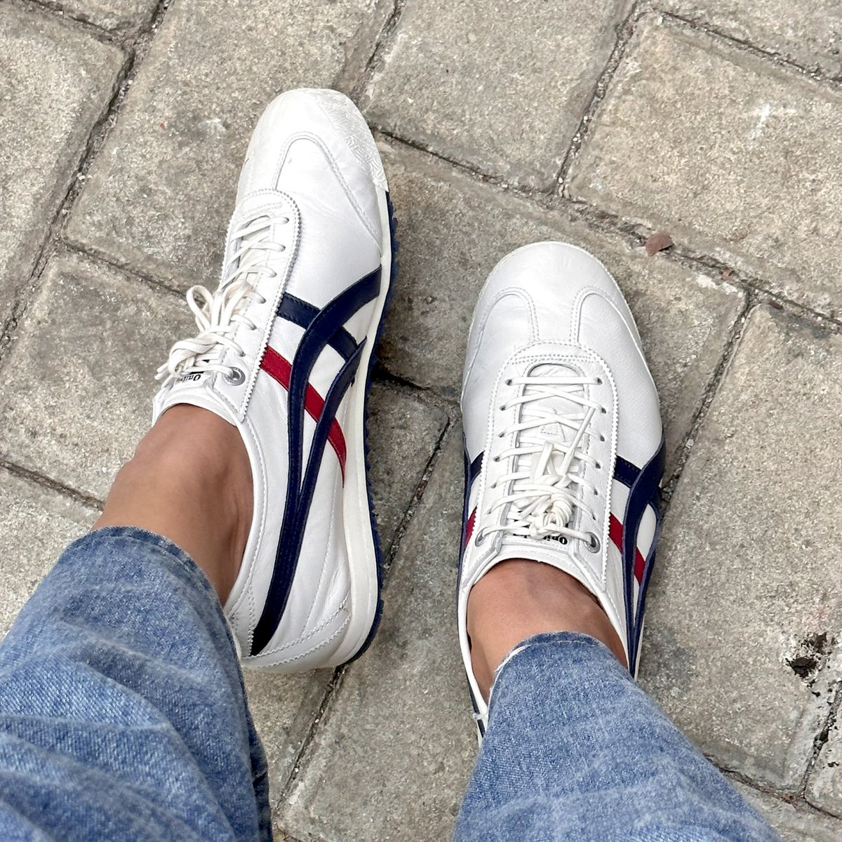 cloudysnowys's tweet photo. beberapa hari lalu keluar kota yang biasanya pake flatshoes buat pergi &amp; sekarang coba sepatu onitsuka tiger NYAMAN BANGET😭👍🏻

definisi pake sepatu tapi kaya gapake sepatu seringan itu, empuk alasnya &amp; gaada drama lecet kaki, worth the price ga nyesel beli🙏🏻 https://t.co/pjQx9QK2zF