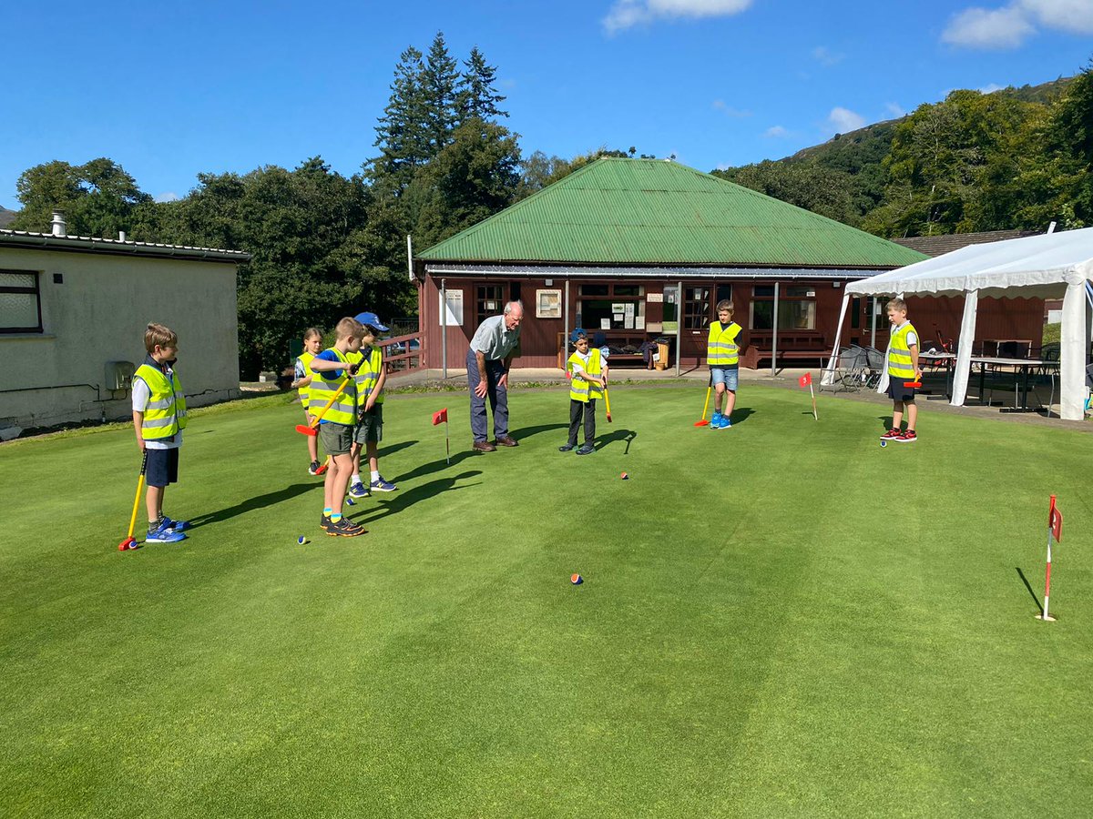 KillinPrimary's tweet photo. A huge thank you to Tim and Peter from @KillinGolfClub for a fun filled morning learning golf skills during our Health and Wellbeing Fortnight! We also got to play Foot Golf! #KPSkillinit β³οΈποΈββοΈποΈβ³οΈποΈββοΈ https://t.co/pAxOVu8JYK