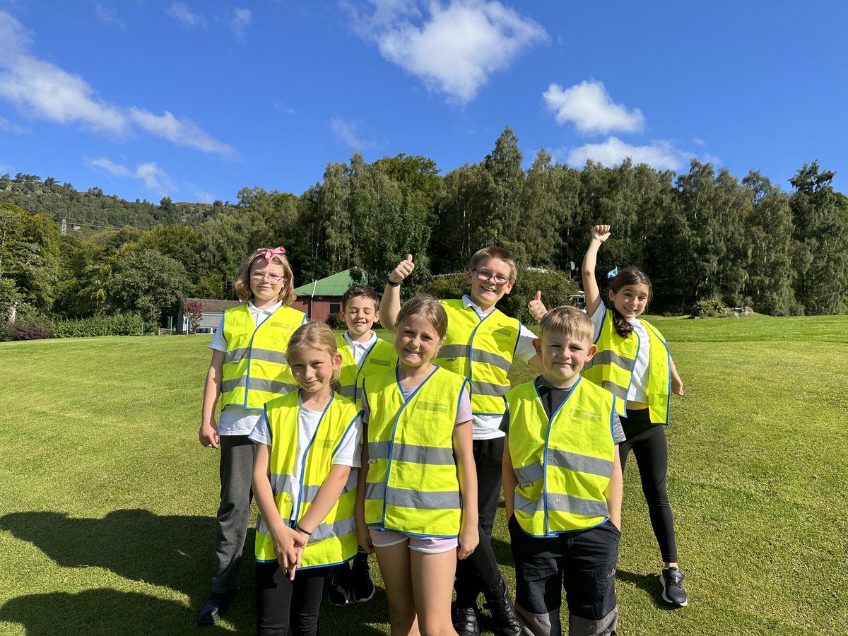 KillinPrimary's tweet photo. A huge thank you to Tim and Peter from @KillinGolfClub for a fun filled morning learning golf skills during our Health and Wellbeing Fortnight! We also got to play Foot Golf! #KPSkillinit β³οΈποΈββοΈποΈβ³οΈποΈββοΈ https://t.co/pAxOVu8JYK