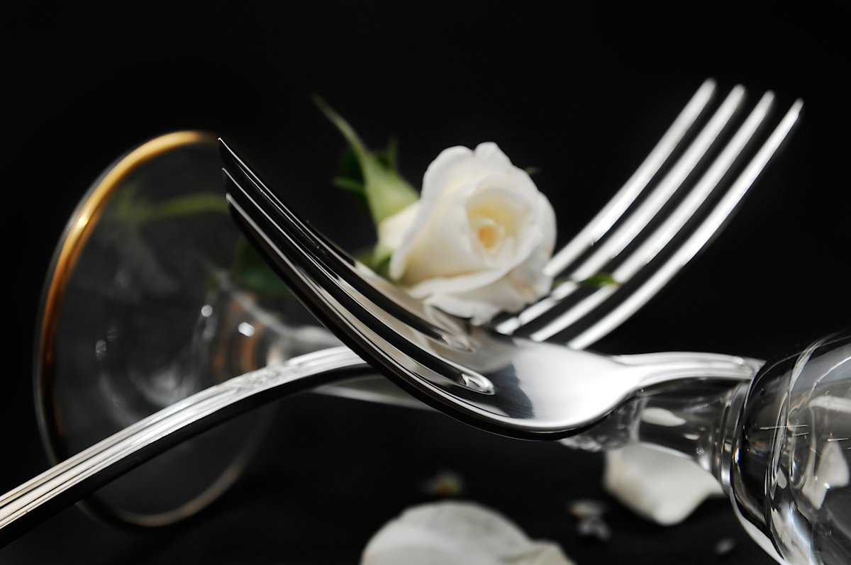 AfscheidVerlies's tweet photo. Rouwmaaltijden en catering bij uitvaarten. Wat zijn de mogelijkheden? Wat is gebruikelijk in verschillende culturen? Nu op de site!

https://t.co/f9X82zYyhx
#afscheidenverlies #rouwmaaltijd #uitvaart https://t.co/UrWpIYJLis