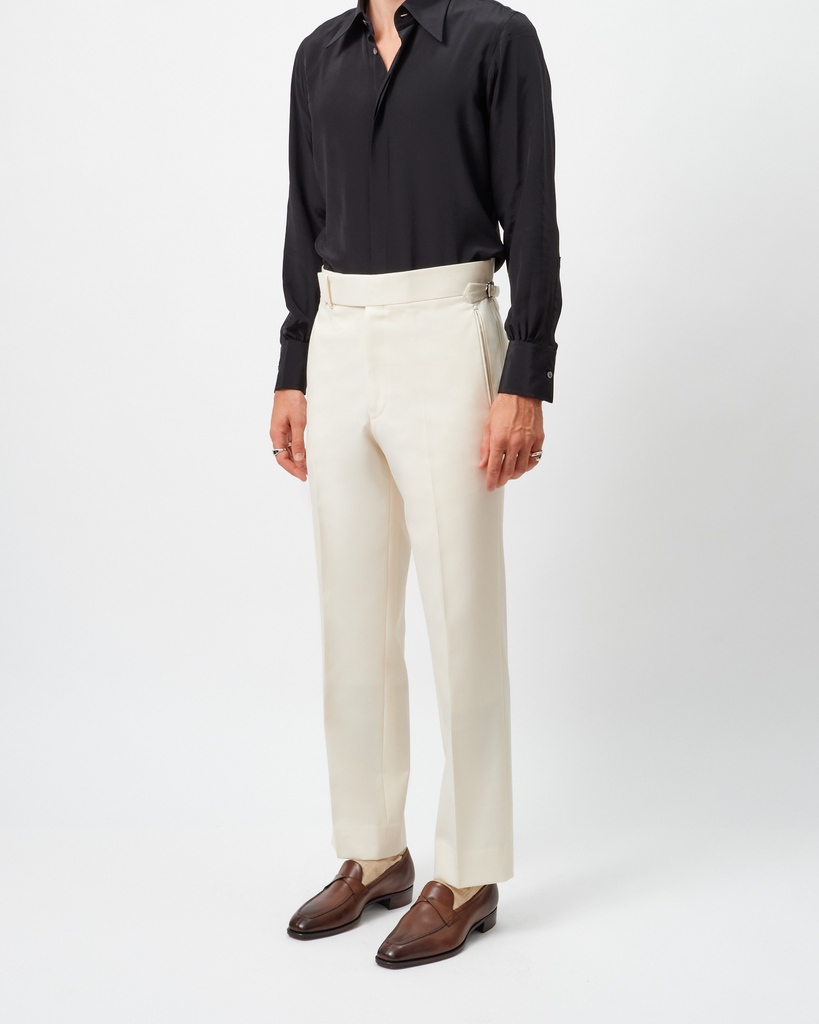 The first look from our new #AW23 collection is the Off-White Gabardine Heritage Jacket and Classic Trouser: a striking set that blurs the line between formal and casual wear. Explore the full collection online and in-store today: edwardsexton.co.uk