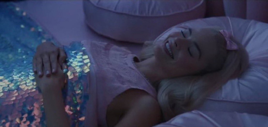 threadsapp3's tweet image. goodnight Barbies, not at all thinking about Timothée Chalamet making out with Kylie Jenner at the Beyoncé concert, Joe Jonas filing for divorce from Sophie Turner or Tom Holland being so madly in love with Zendaya that he films her everywhere like he’s holding a 90s camcorder