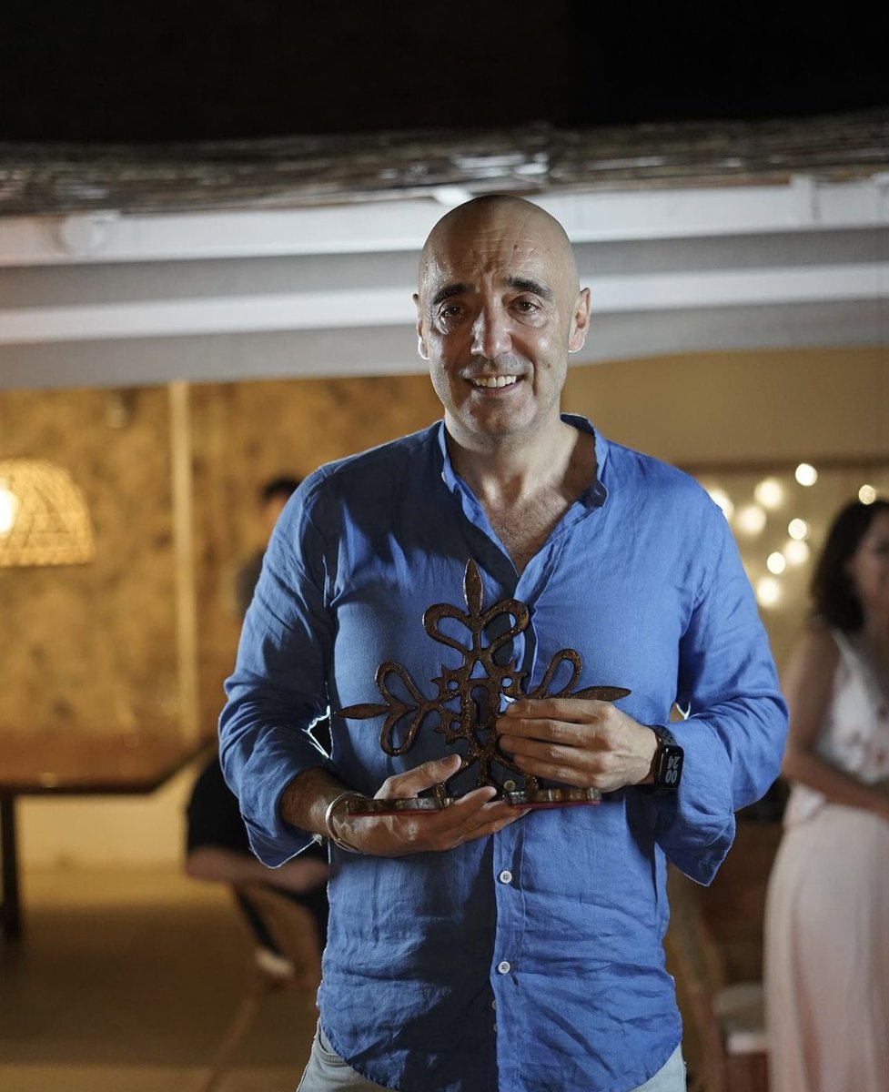 cipriquintas's tweet photo. Hoy quiero compartir un momento que me dejó sin palabras al recoger el Premio Familia #Talentya. Una sorpresa para mí y sin duda uno de los días más hermosos de mi vida. GRACIAS INFINITAS, @Juanjofraile y toda la FAMILIA TALENTYA
¡Nuestro viaje continúa! ❤️✨🙏🏼 #GRACIAS https://t.co/MMxQZ7rvDI