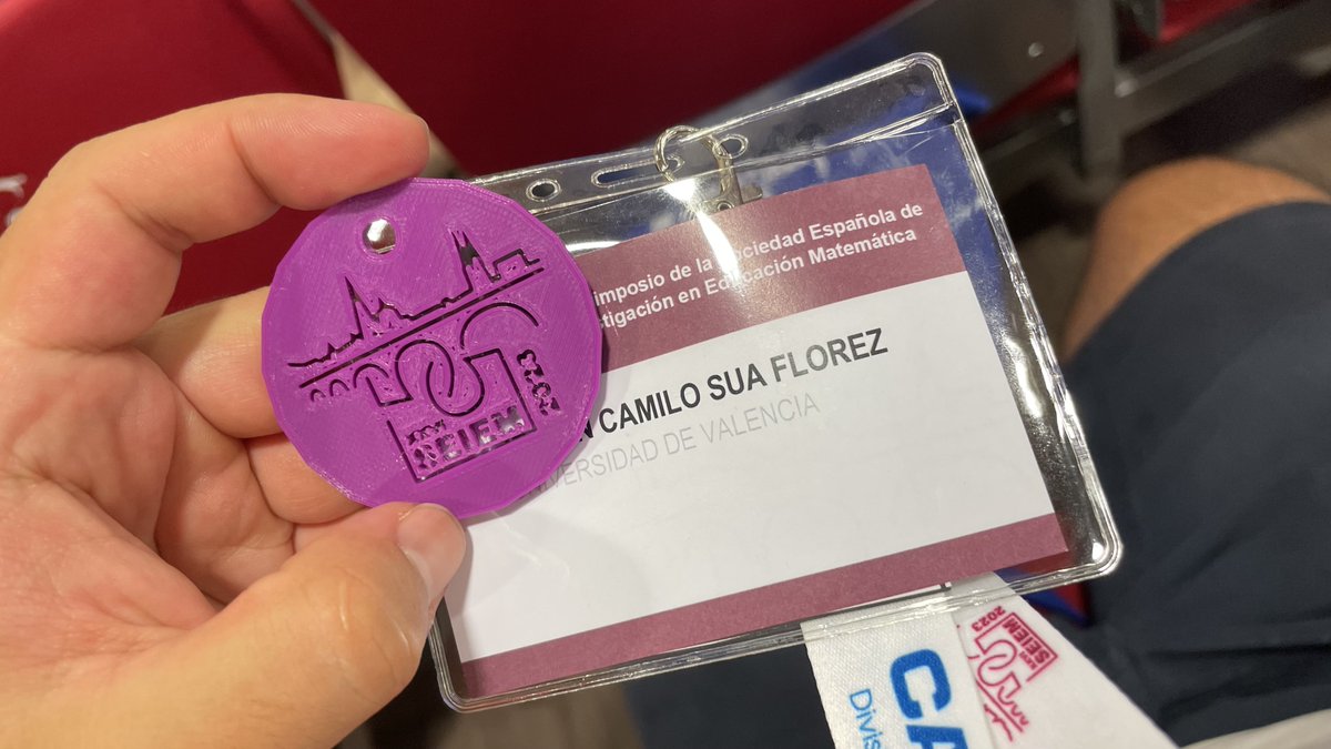 La credencial del <a href="/xxviseiem/">XXVISEIEM</a> y el guiño 😉 a <a href="/juanripu/">Juan Miguel Ribera</a> y <a href="/luciarotger/">Lucia Rotger</a>