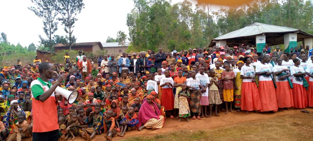 CnddFddButanyer's tweet image. #Burundi 6/9/2023
Umutumba ni #Mbaba,wahora muntara ya #Ngozi ukaja muri komine #Muhanga muntunganyo nshasha, ukaba uwa 283 mukarere kose ka #Kayanza,niho Umunyamabanga wa @CnddFdd muntara yazindutse mubikorwa vyogusuzuma uko amanamanshingiro ziriho kandi zikora.
@R_Ndikuriyo