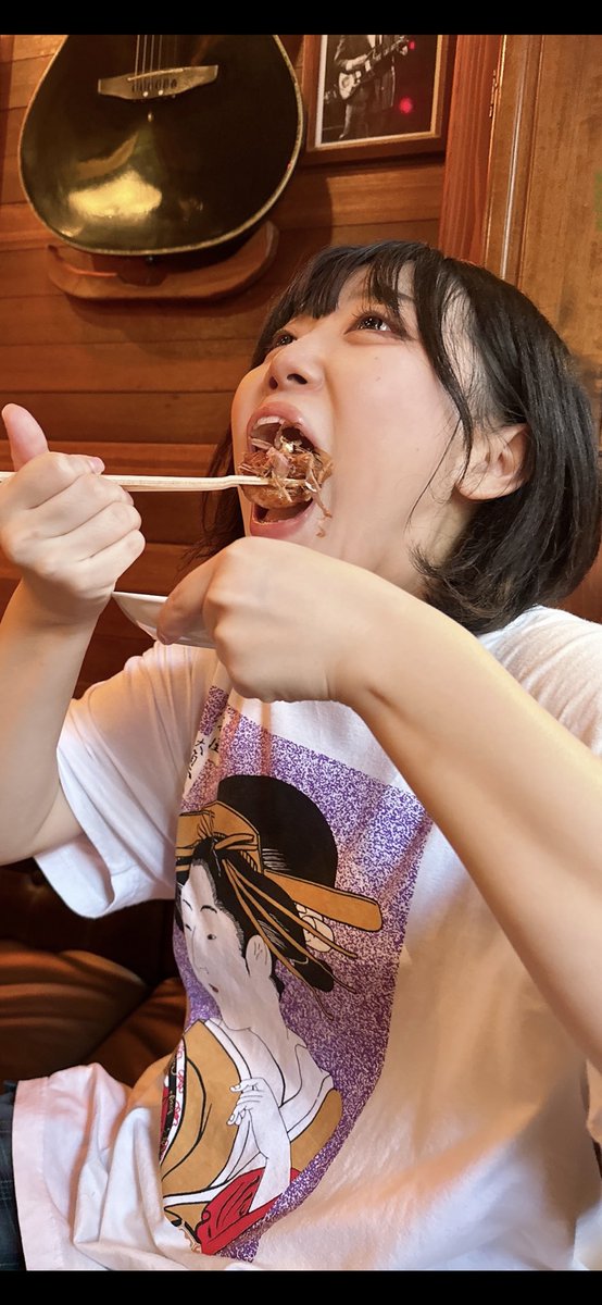 Misaaa0622's tweet photo. たこ焼き食うぴちぴちギャル https://t.co/YqmU83zyY4