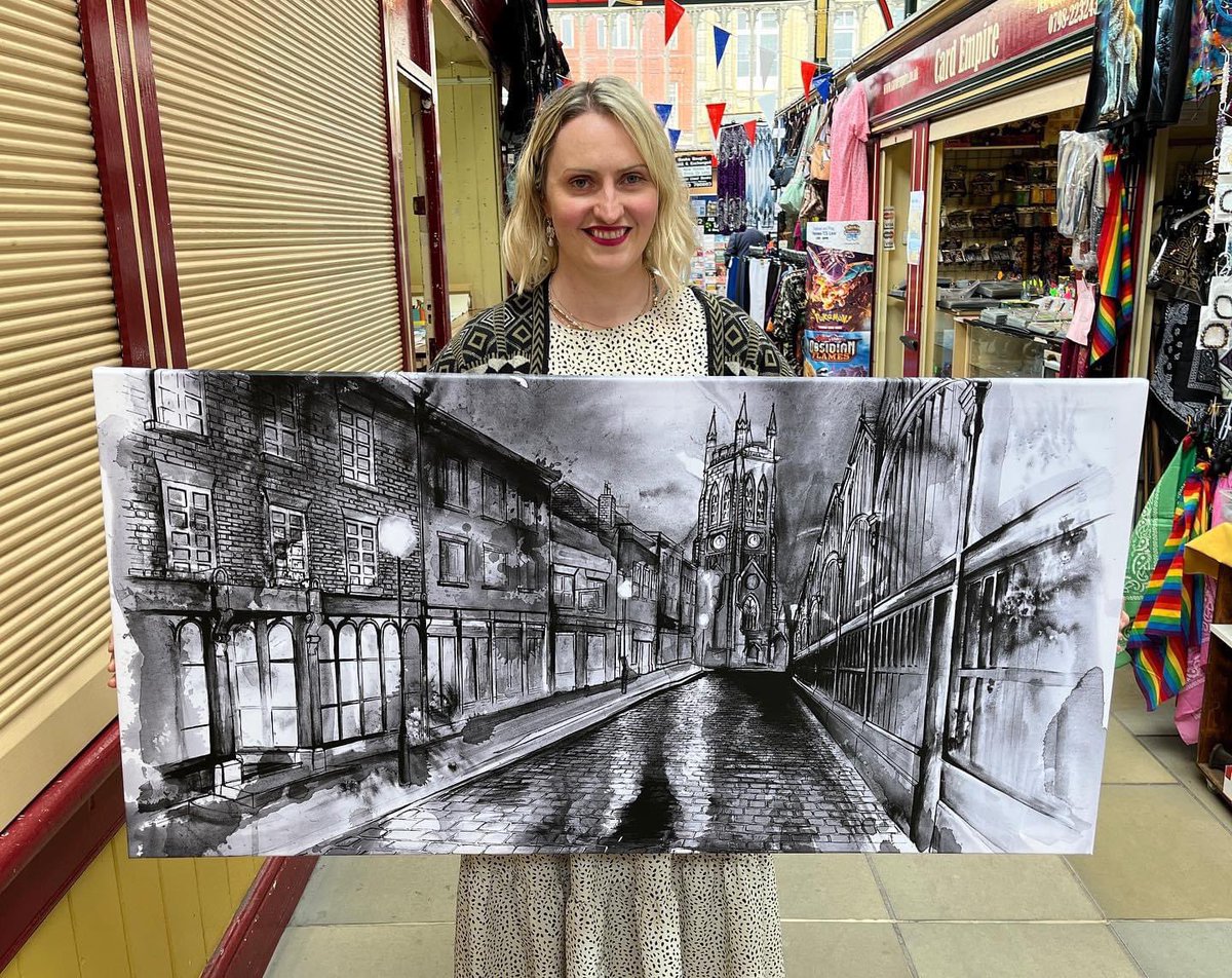 MIS_Awards's tweet photo. #PromoteStockport shoutout to #MISA21 and #MISA23 winner @KateOBrienArt. Creating vibrant paintings of iconic architecture of #Stockport and beyond. Open to commissions π #SmallBusiness https://t.co/DCCsGbpQ0u