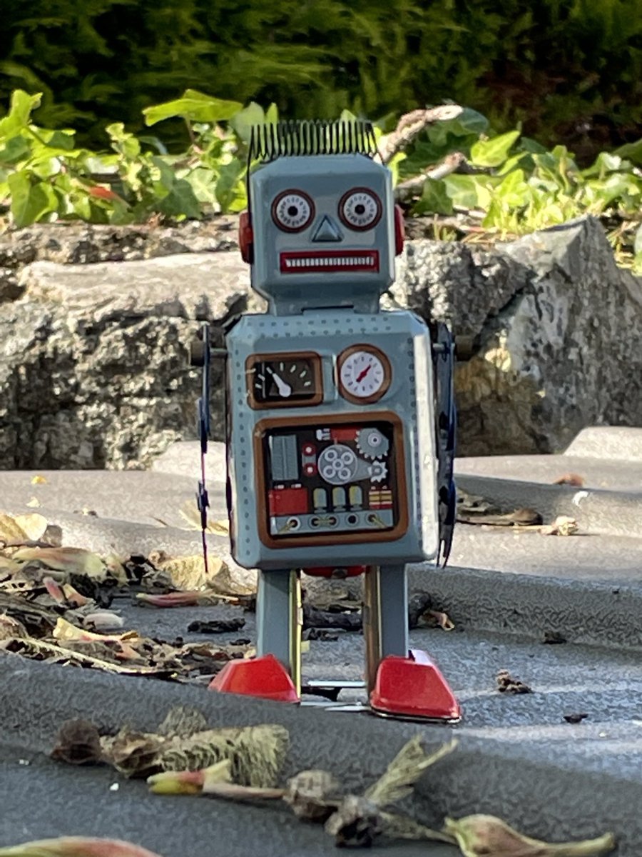 CoastalFireDept's tweet image. Sad Robot
Here’s our sad robot who appears on our next single ‘Regret’. Just realised he hasn’t got a name currently thinking Barry or Norman or got any ideas?
Let’s have your suggestions!
#newmusic
#sadrobot