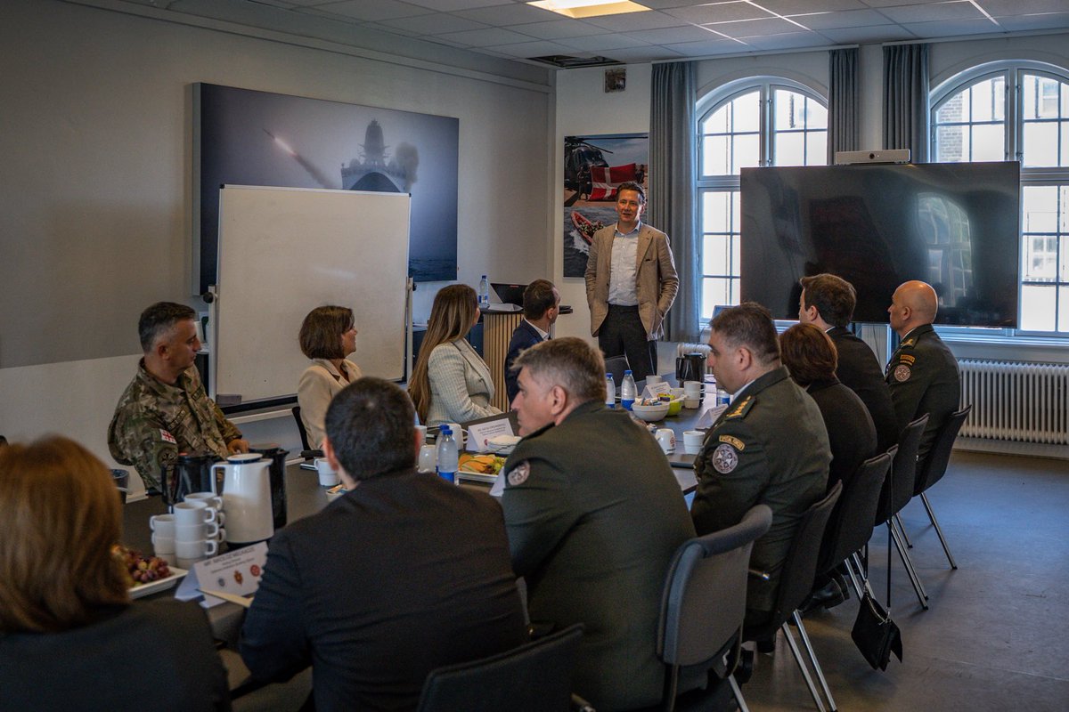 🇬🇪🇩🇰 defence cooperation improves constantly since we launched our stabilization program last year 🎉 This week 🇩🇰’s Defence College is hosting 🇬🇪’s National Defence Academy & Defence Institution Building School in Copenhagen for exchanges & courses 💪🏻
📷 Christian Sundsdal, RDDC