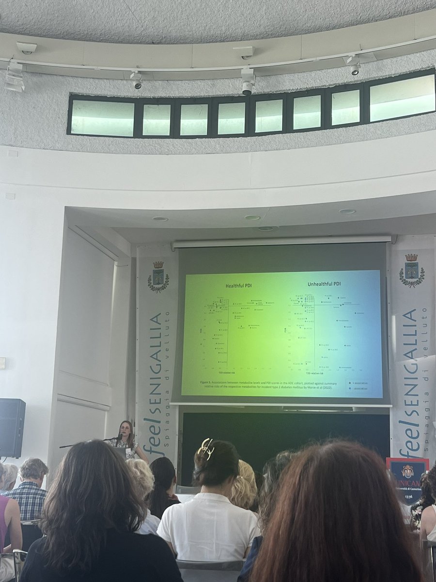 FionaMalcomson's tweet photo. Really interesting presentation by Elaine Hillesheim @UCDFoodHealth on the impact of #plantbased #diet on #metabolomics #nugo #nugoweek #nugo23 #nutrigenomics https://t.co/1ucJMURiGV