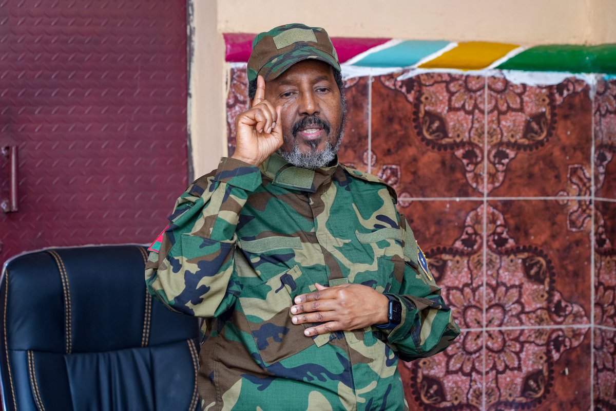 VillaSomPress's tweet photo. Madaxweyne  @HassanSMohamud oo degmada Maxaas kulamo kula qaatay siyaasiyiinta, waxgaradka iyo odayaasha dhaqanka ayaa isku afgartay in loo midoobo dagaalka lagu ciribtirayo Khawaarijta oo ah halka cadow ee caqabada ku ah jiritaanka umadda Soomaaliyeed. https://t.co/Tn6IlDpmRL
