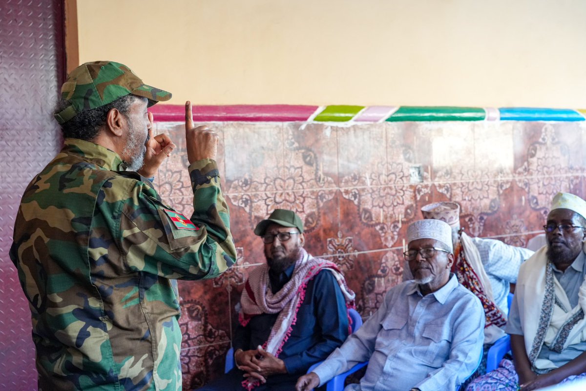 VillaSomPress's tweet photo. Madaxweyne  @HassanSMohamud oo degmada Maxaas kulamo kula qaatay siyaasiyiinta, waxgaradka iyo odayaasha dhaqanka ayaa isku afgartay in loo midoobo dagaalka lagu ciribtirayo Khawaarijta oo ah halka cadow ee caqabada ku ah jiritaanka umadda Soomaaliyeed. https://t.co/Tn6IlDpmRL