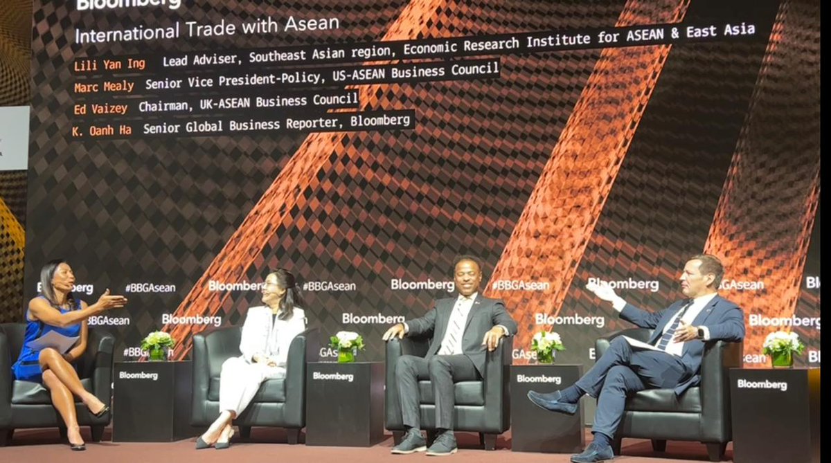 .@Bloomberg CEO Forum this morning: @UKASEAN Chair @edvaizey discussed intl Trade with #ASEAN along with Lili Yan Ing, Lead Adviser, Southeast Asian Region: @ERIAorg, Marc Mealy, Senior Vice President-Policy: @USASEANBusiness & @oanhha, Senior Global Business Reporter: @Bloomberg