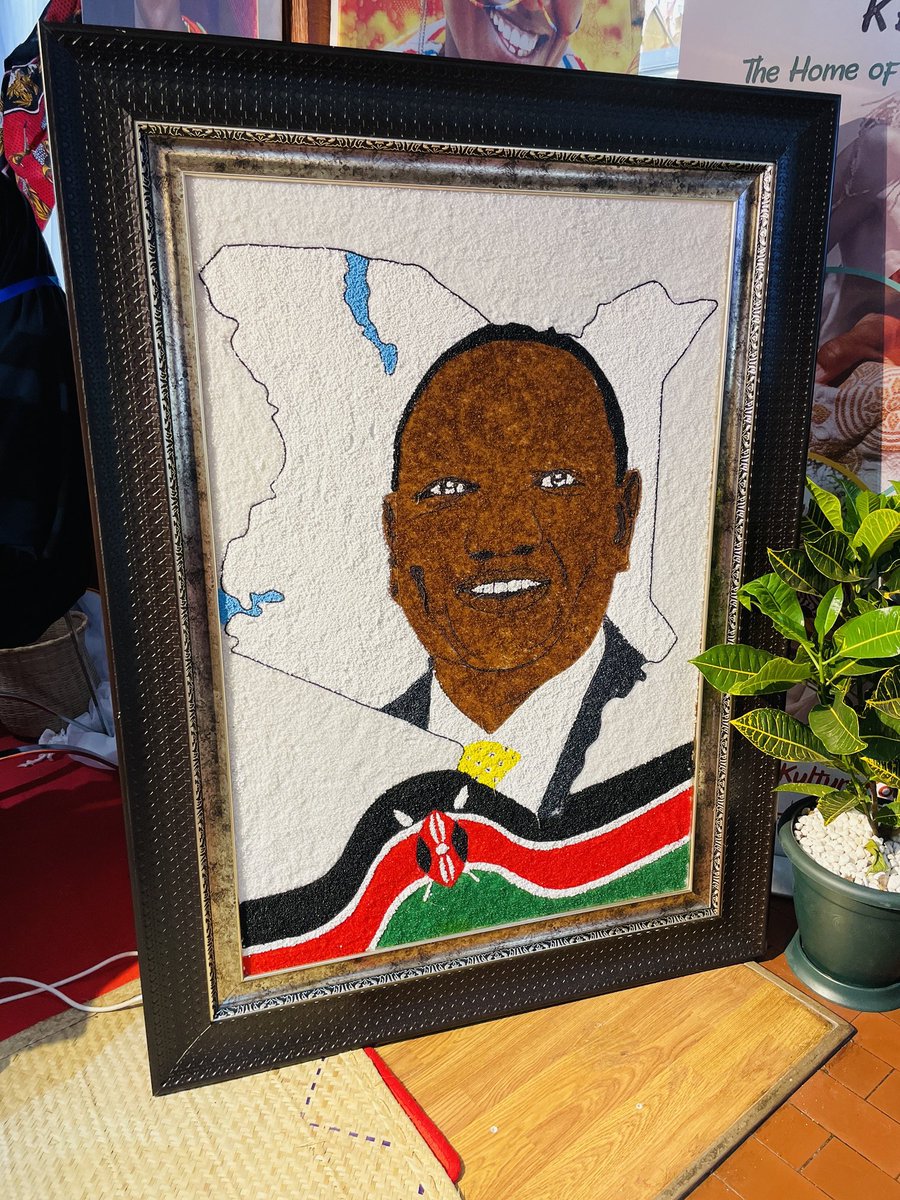 Day 3 at the Africa Climate Summit : The Ushangaa Initiative stand. Pass by to purchase beautiful and authentic pieces!
#AfricaClimateSummit2023 #AfricaClimateWeek