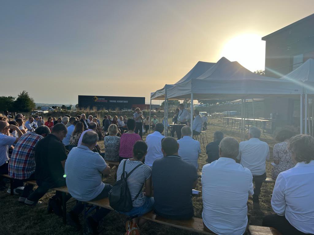JAFS_Group's tweet photo. Merci à toutes et à tous pour cette mobilisation et cette belle soirée au sein de JAFS avec le ministre Olivier BECHT et le député Thomas GASSILLOUD https://t.co/Mp6K7nr2HI