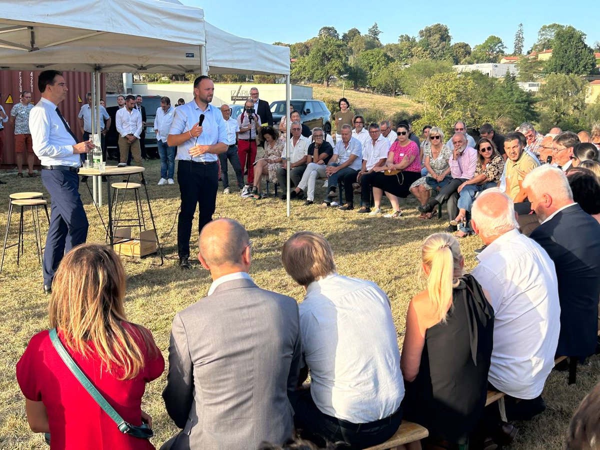 tgassilloud's tweet photo. Artisans, PME, industriels : nos entreprises des Monts du Lyonnais regorgent de talents.
Après la visite de  @clauger_group et @JAFS_Group, je les ai réunies autour de @becht_olivier pour échanger sur le plan #Osezlexport.
En avant l’export 🇫🇷 ! https://t.co/gdHX9UiU8U