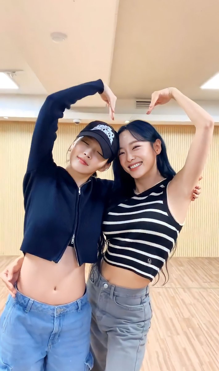 sejeongOppa's tweet photo. Excuse me Chungha x Sejeong, I wasn’t prepared for this lmao

#Top_or_Cliff_Challenge
#1st_ALBUM_門 #Top_or_Cliff
 #김세정 #KIMSEJEONG https://t.co/BLZELayvQ4