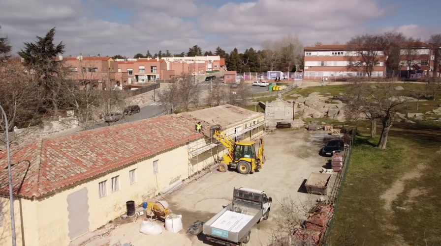 EDUSIAvila's tweet photo. El Colegio de El Pradillo mejora su eficiencia energética con una nueva instalación fotovoltaica. 💡 

Con un presupuesto de 54.447,85 euros cofinanciado por el FEDER 🇪🇺 (EDUSI), se ahorrará en el consumo energético del colegio y de los antiguos lavaderos 🙌 @Ayto_Avila https://t.co/7hiiCOaasc