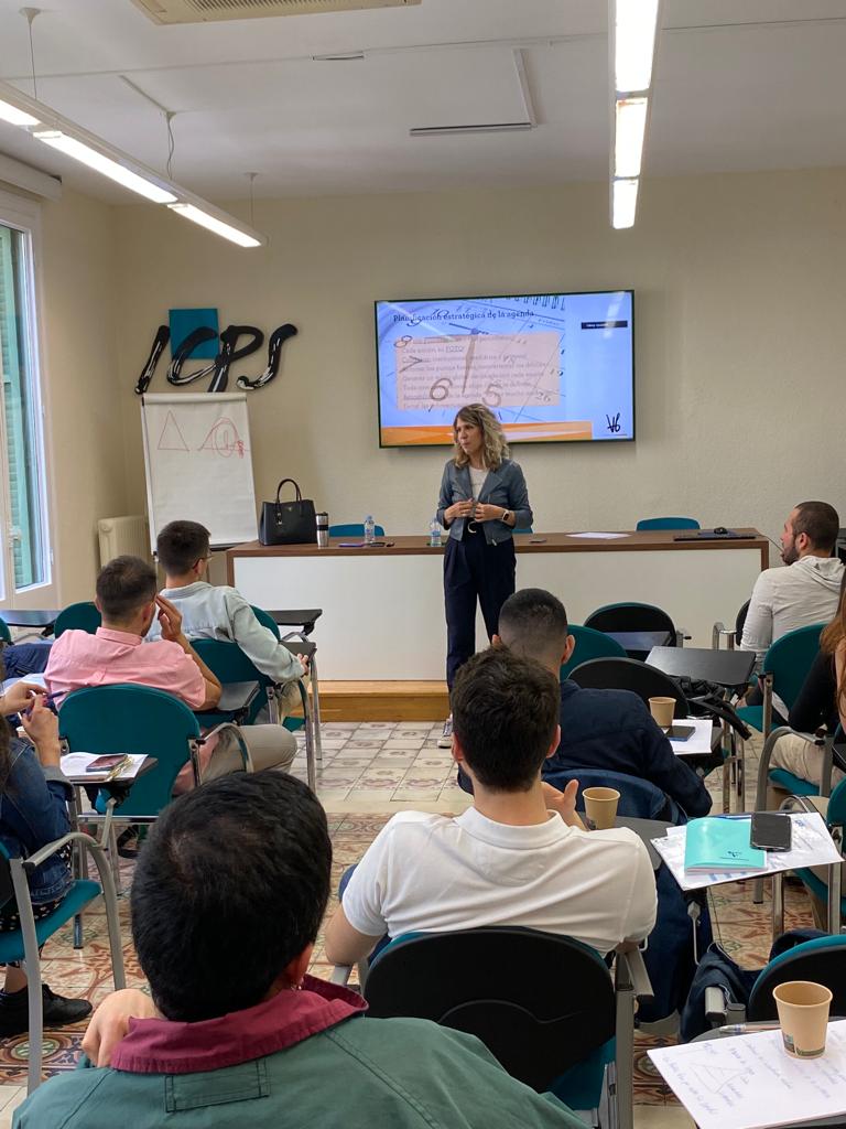 🫵 Consultoras, asesores, políticos, analistas. El futuro de la #compol empieza en la 21ª ed. Máster en Márketing Político <a href="/UABPostgrau/">Escola de Postgrau UAB</a> en <a href="/InstitutICPS/">ICPS</a>
‼️ ¡No pierdas tu oportunidad! Tenemos plazas limitadas
🗓️ Inscripciones hasta 26/10
➡️ + Info: tinyurl.com/ysmpv673