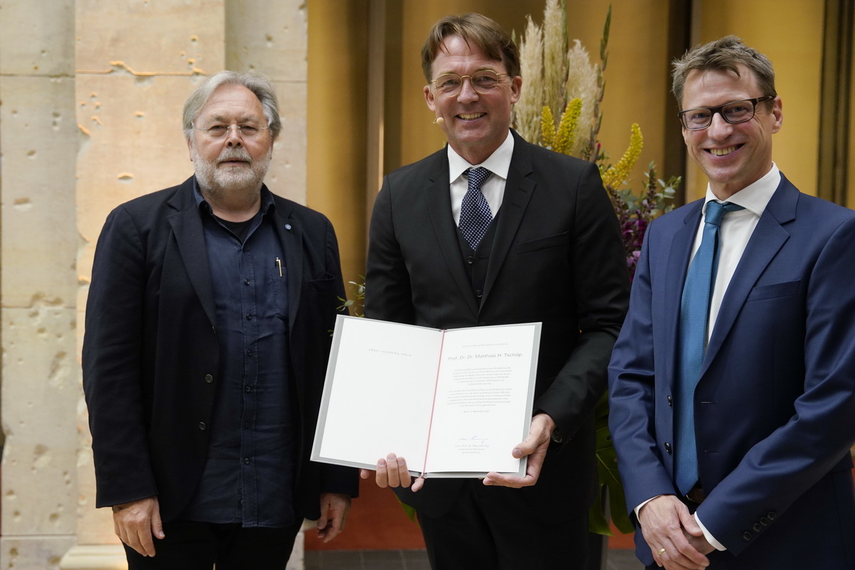 What an evening!
Here are a few first impressions from yesterday's Award Ceremony.
We would like to thank the two award winners <a href="/MatthiasTschop/">Matthias Tschöp</a> &amp; <a href="/caina89/">Na Cai</a> for their impressive and inspiring presentations, as well as all the guests and active supporters for a successful evening 🏆