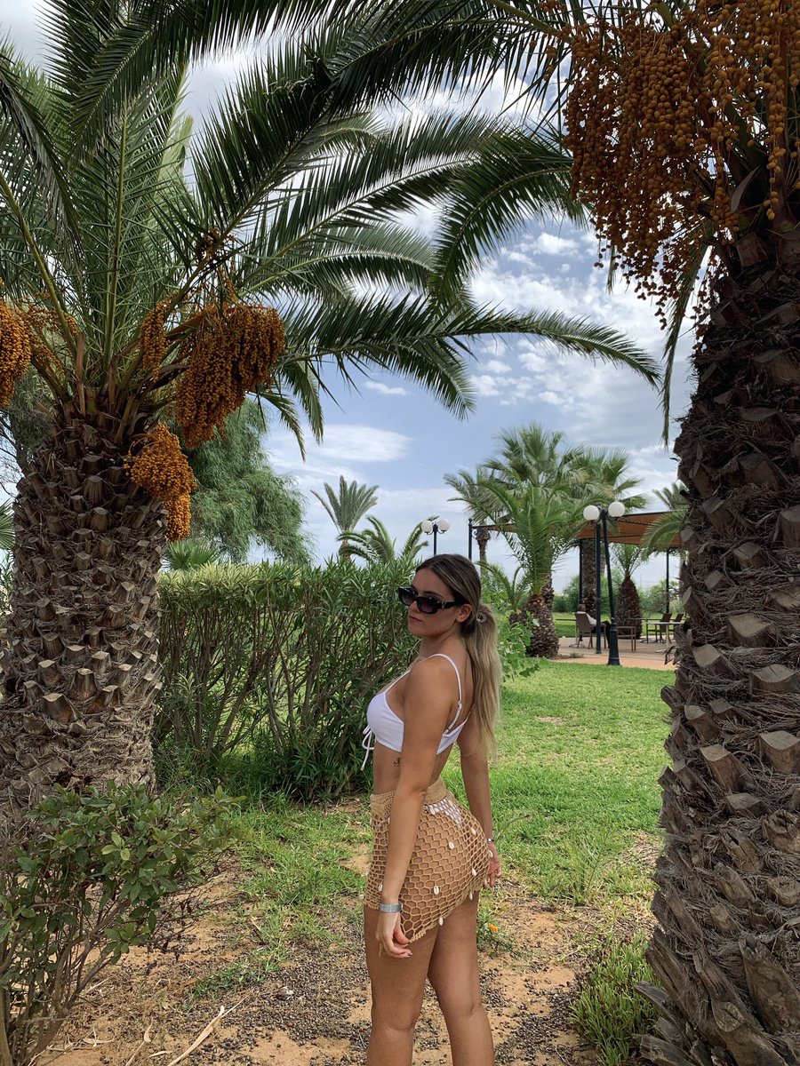 🌴