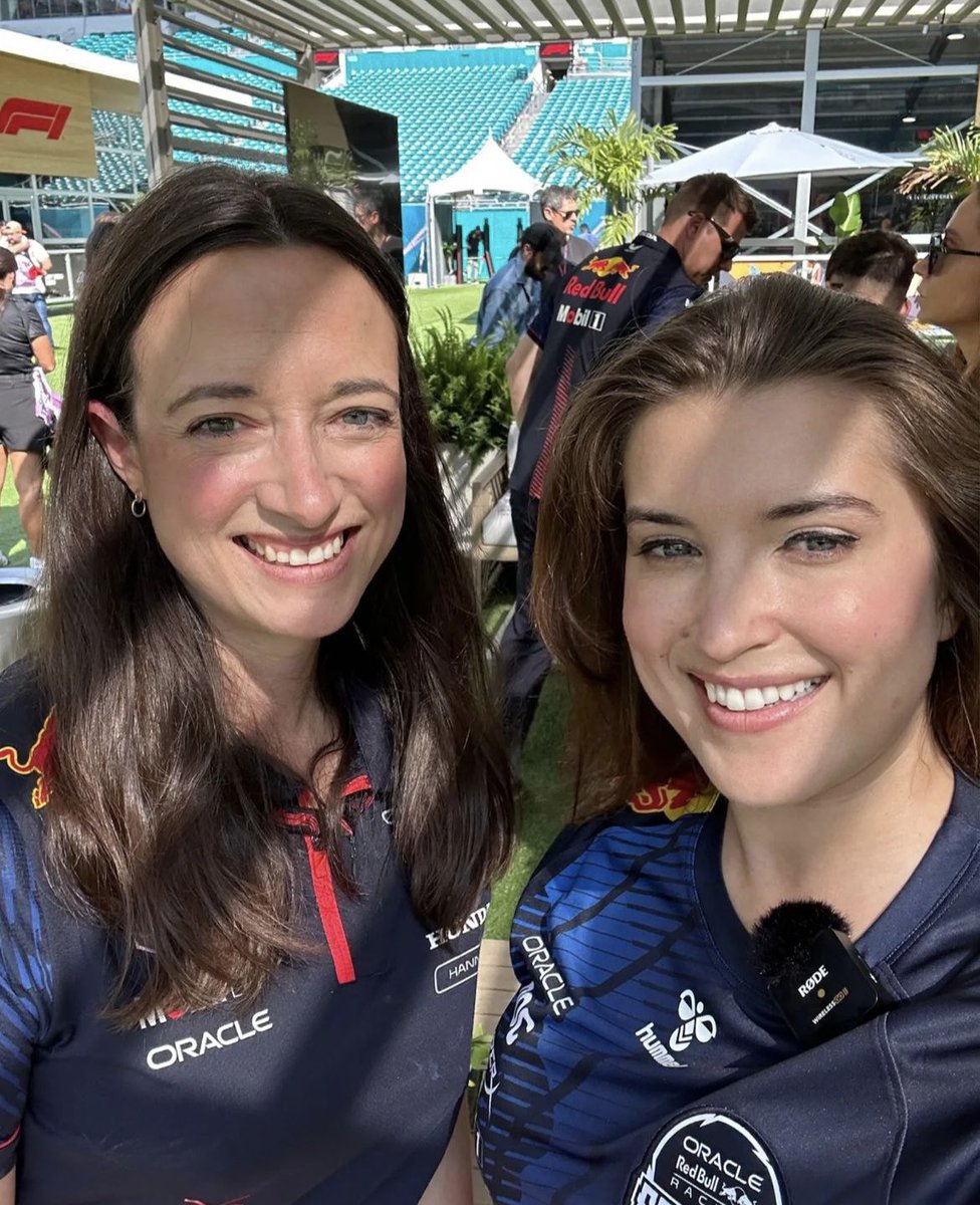 Hannah together with Ash smiling 🥰 #hannahschmitz #hannahredbull