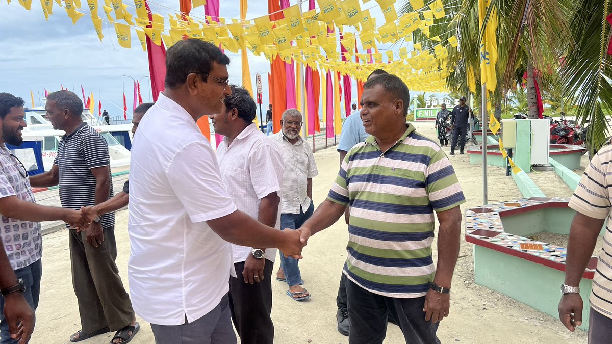 ޤައުމީ ކެންޑިޑޭޓް އޮނަރަބްލް ޤާސިމް އިބްރާހީމްގެ ރަނިންގމޭޓް ޑރ.އަމީން އިބްރާހީމްގެ ރިޔާސީ ކެމްޕެއިނުގައި ފ.ނިލަންދޫން މަރުޙަބާ ދެންނެވުން.

#ހާސްކަނޑާލާހަމަޖެހޭނެ
#ޤާސިމްއަމީން2023 

 #QasimAmeen2023
#CandidateNo5
#GaumeeCandidate
#HaaskandaalaaHamajeheyne