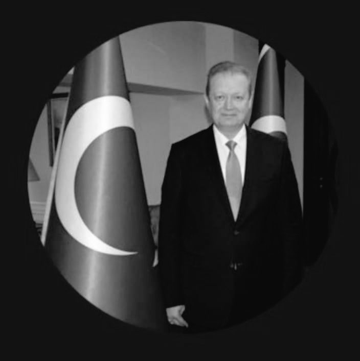 Meslek büyüğümüz eski Trabzon ve Gümüşhane Valisi Yücel Yavuz ağabeyimizin vefat ettiğini büyük bir teessürle öğrenmiş bulunmaktayım. 

Yücel Abimize Allah’tan rahmet, ailesine ve yakınlarına sabır diliyorum.  Mekanı cennet olsun. 

Başımız sağ olsun.