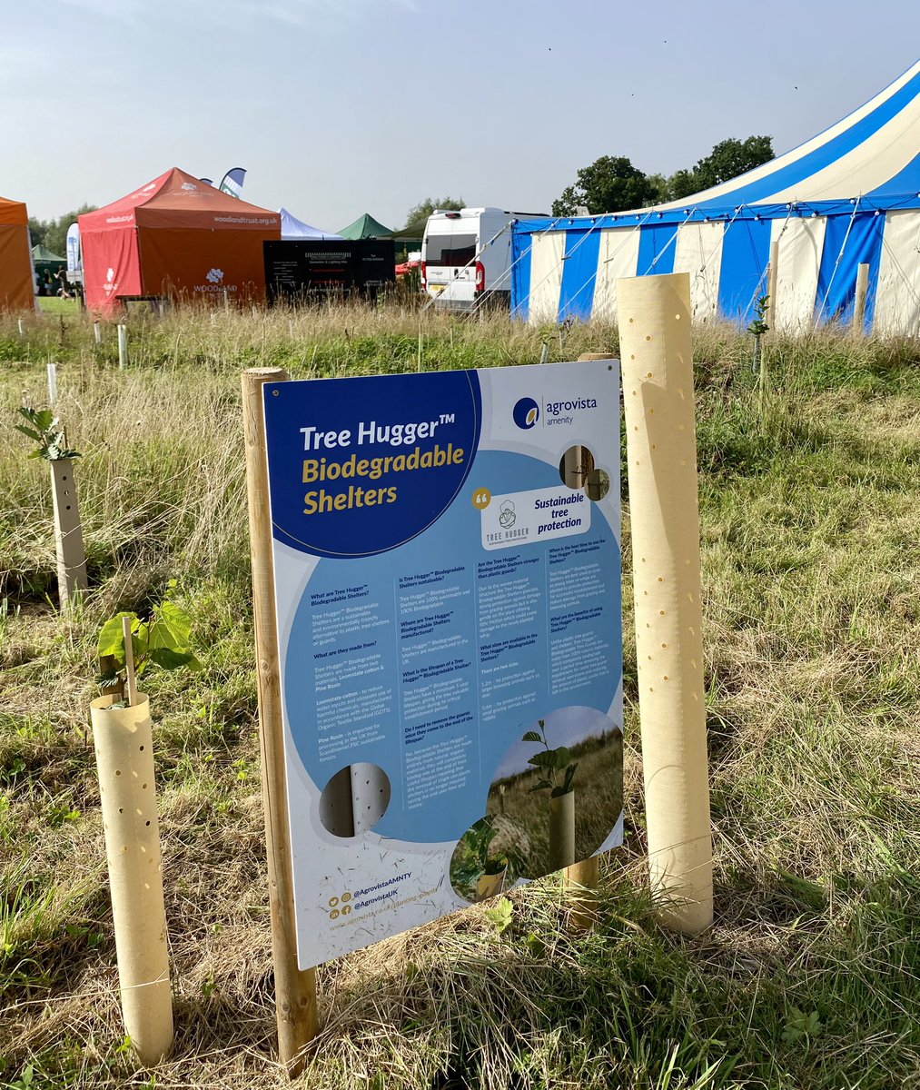 So much to learn about #treeprotection and alternatives to #plastic 🌳 Year 3 of 5 year field trial with potato, wood and corn, looking at possible test sites in #northumberland 🌳
Wool and recycled versions on display too #AgroforestryShow @GreenerN_land @WoodlandTrust
