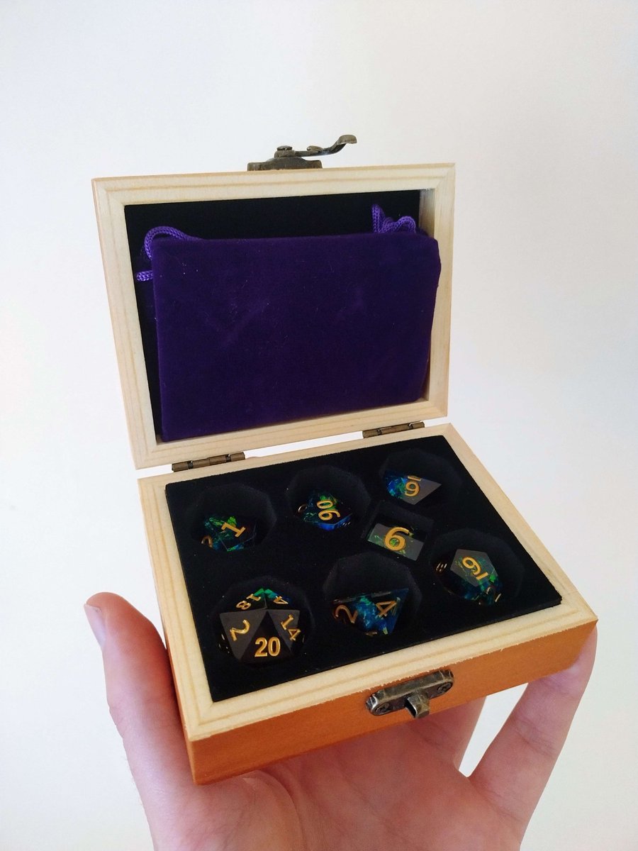 TavishFinnegan's tweet photo. Just really love the colours on these and the dice bag even fits in the wooden box as well 👀
Got them at ShowDiceShop on Etsy https://t.co/EW6pQFHJAA https://t.co/wemft93okj