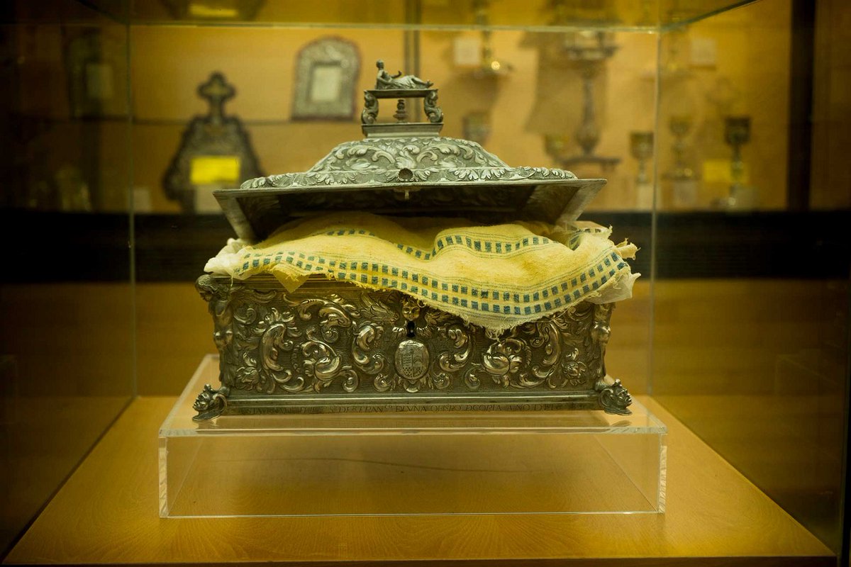 La catedral de Coria, una joya del patrimonio de #Extremadura

Templo gótico-plateresco con añadidos barrocos, su construcción se prolongó desde finales del siglo XV al XVIII. 

En su Museo de Arte Sacro puede verse el Sagrado Mantel de la Última Cena.

turismoextremadura.com/es/explora/Cat…