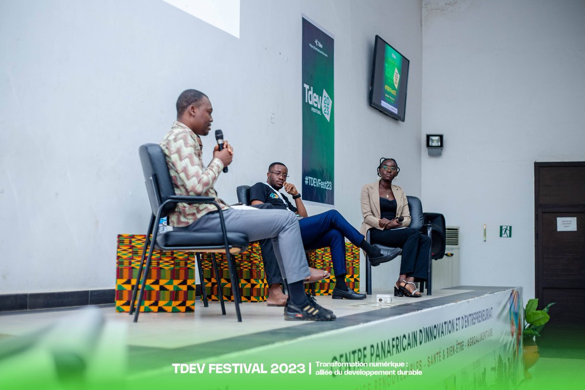 tdevorg's tweet photo. #Throwback sur le #TDevFestival2023 !
Suite au lancement du festival, un premier panel sur "Numérique et qualité de vie : innovations
pour un avenir durable" fut animé par @YvonKoudam, Agbewonou Darwin, Renaud Dogan et modéré par Domenyo Thierrie ASSEM
#TDEVFest23 #Tdev #Tech https://t.co/XWsMN2yfp8