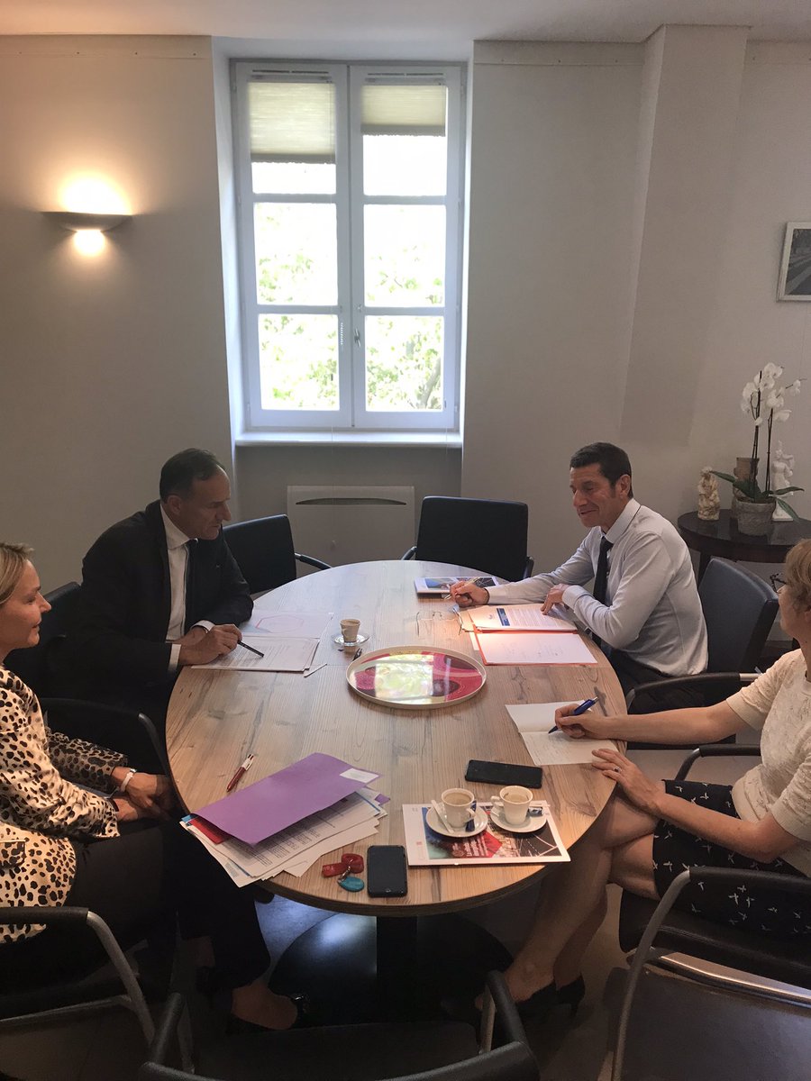 Séance de travail de rentrée avec <a href="/l_amf/">AMF | Association des maires de France</a> et son Pdt <a href="/davidlisnard/">David Lisnard</a> pour partager la feuille de route <a href="/BanqueDesTerr/">Banque des Territoires</a> au service des maires de France : rénovation thermique des bâtiments publics, des ecoles, eau, maitrise des fonciers, relance du logement et re industrialisation